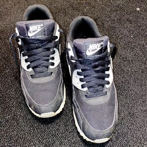 Size 9 Nike Air Max in color Black, White, & Grey